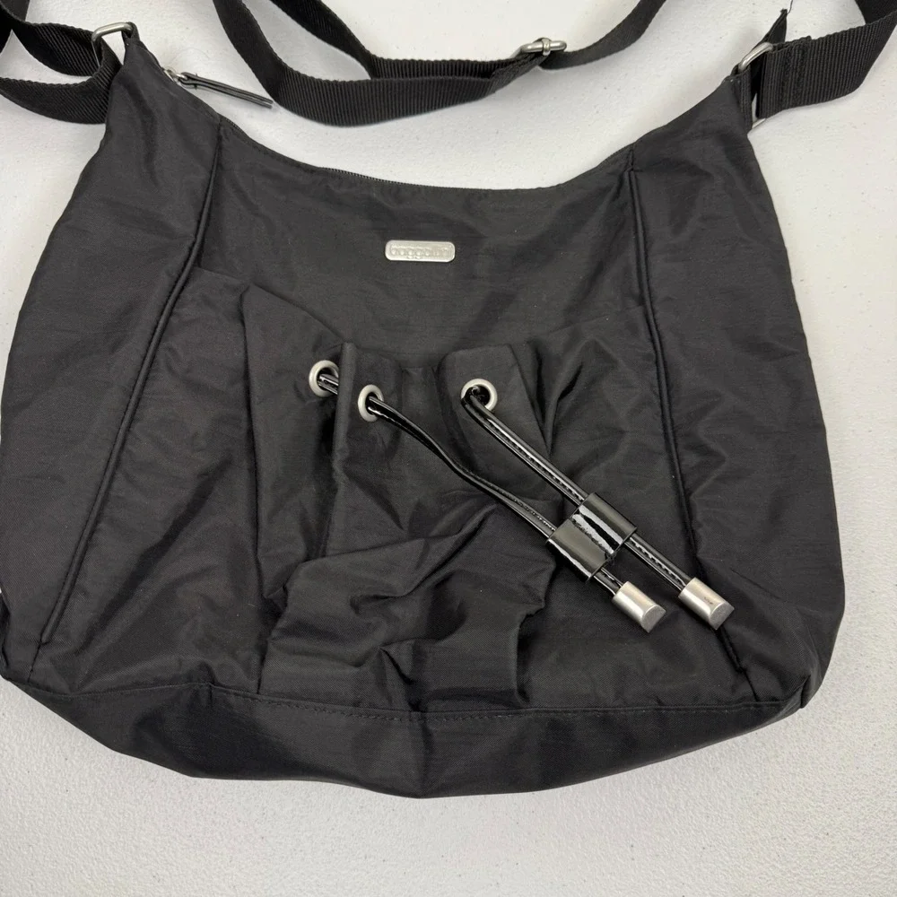 Baggallini Black‎ Nylon Crossbody Bag Hobo Shoulder Messenger Travel Purse
